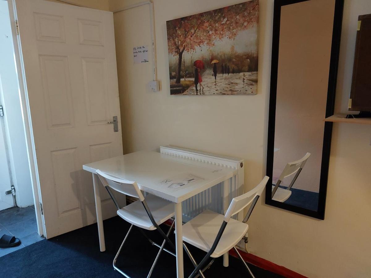 Dream Basildon Apartment Exterior photo