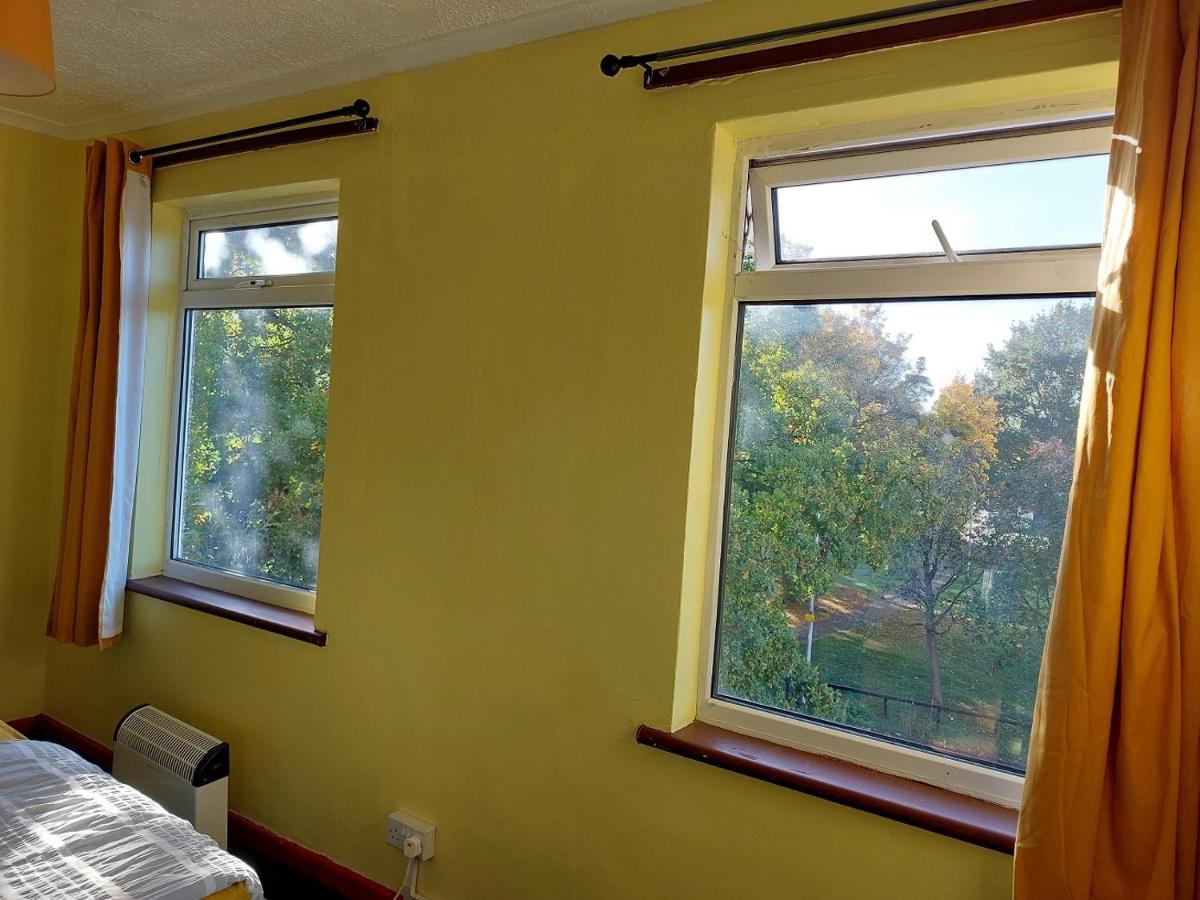 Dream Basildon Apartment Exterior photo